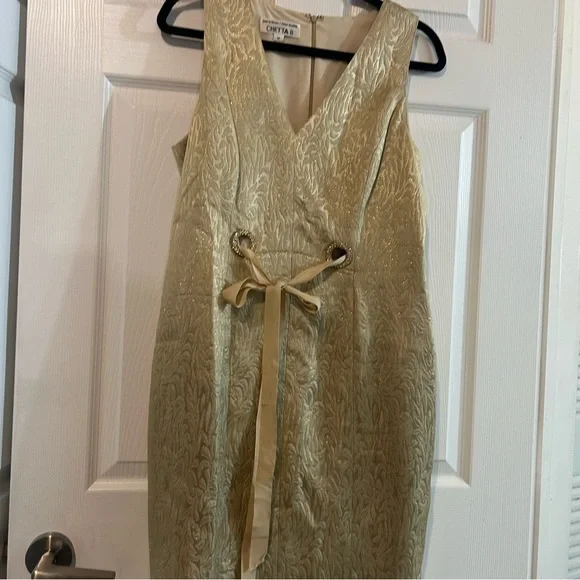 Elegant Gold Sleeveless Dress - Picture 10 of 13